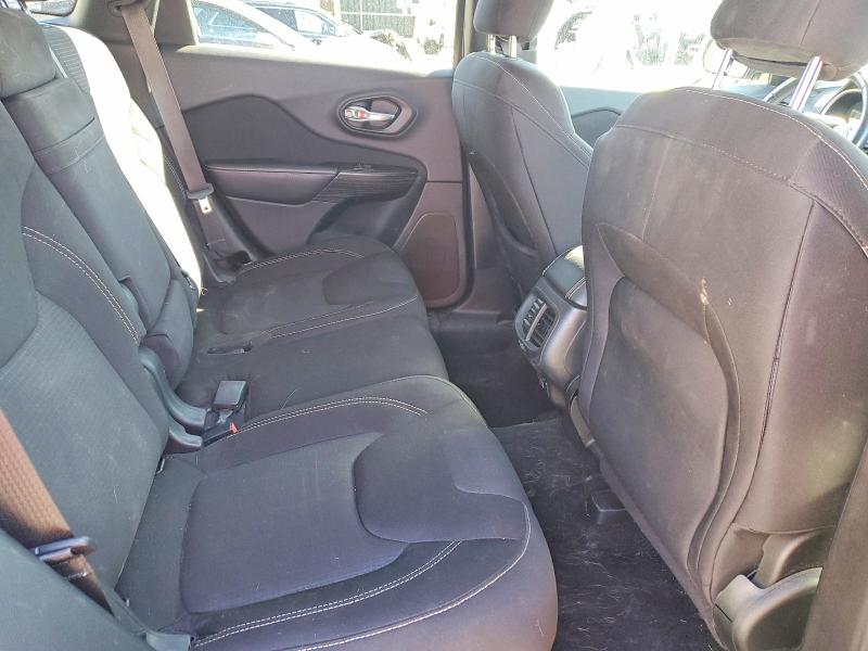 53266426 :رقم المزاد ، 1C4PJMCS0FW501265 vin ، 2015 Jeep Cherokee مزاد بيع