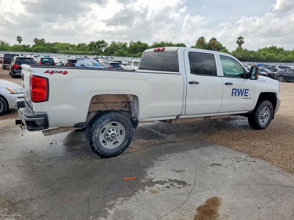 55154956 :رقم المزاد ، 1GC1KUEG6JF142718 vin ، 2018 Chevrolet Silverado مزاد بيع