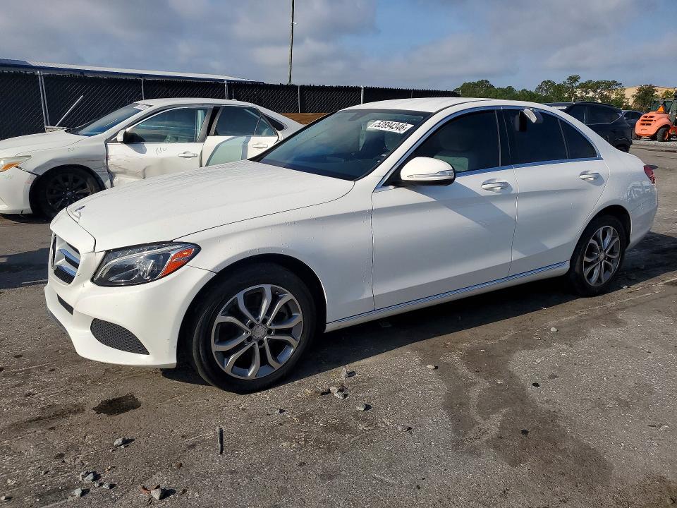 2015 Mercedes-benz C მანქანა იყიდება აუქციონზე, vin: 55SWF4KB1FU013881, აუქციონის ნომერი: 52894346