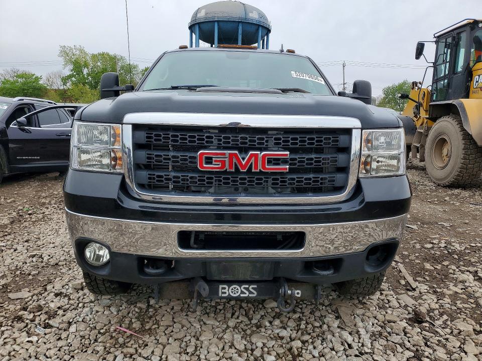 52070656 :رقم المزاد ، 1GT424C85BF170827 vin ، 2011 Gmc Sierra مزاد بيع