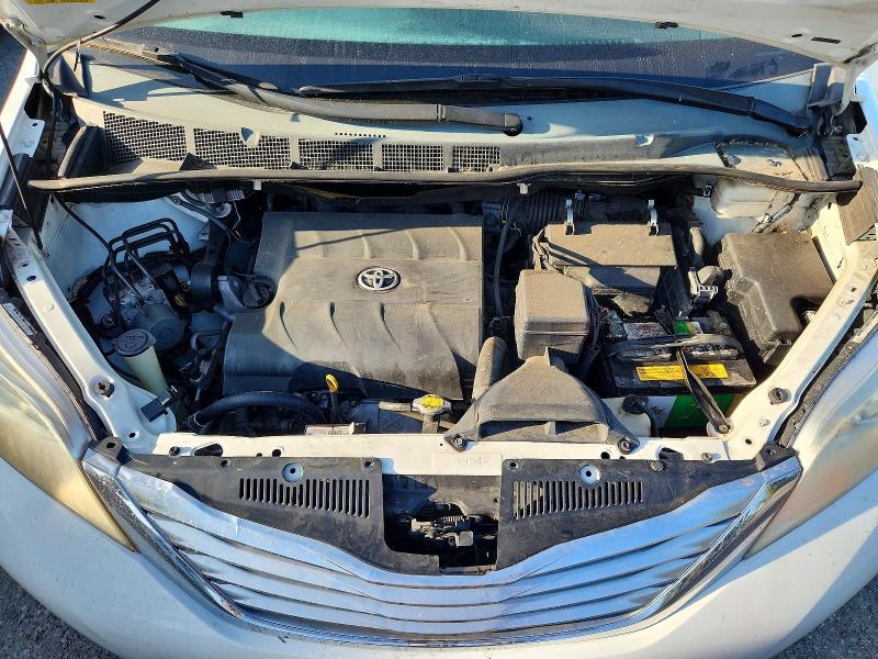 52892076 :رقم المزاد ، 5TDDK3DC8CS038384 vin ، 2012 Toyota Sienna مزاد بيع