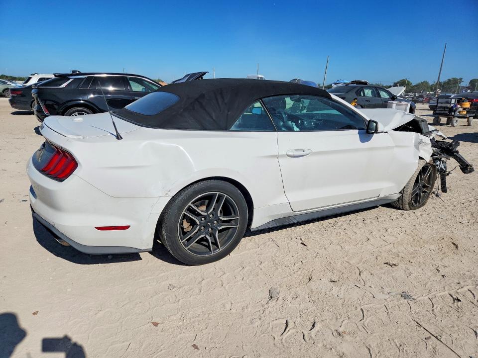 52567776 :رقم المزاد ، 1FATP8UH8M5111773 vin ، 2021 Ford Mustang مزاد بيع