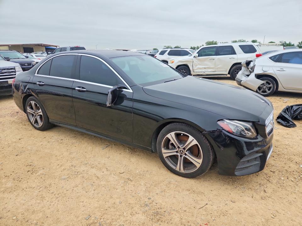 52988226 :رقم المزاد ، WDDZF4JB0JA374140 vin ، 2018 Mercedes-benz E مزاد بيع