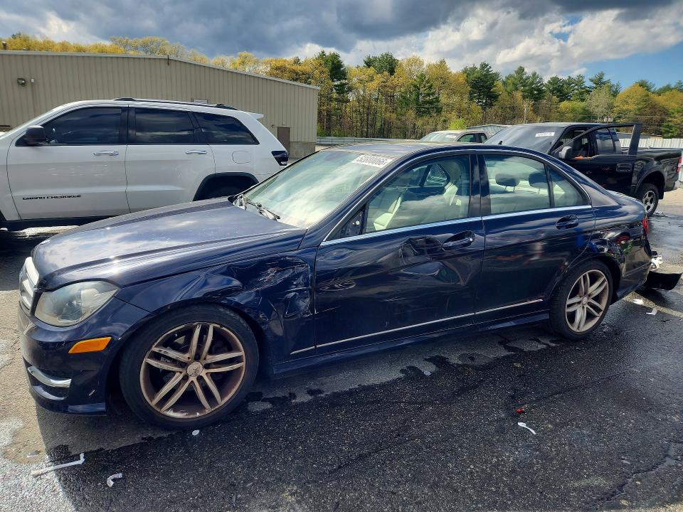 2012 Mercedes-benz C მანქანა იყიდება აუქციონზე, vin: WDDGF8BB8CR208790, აუქციონის ნომერი: 52880066