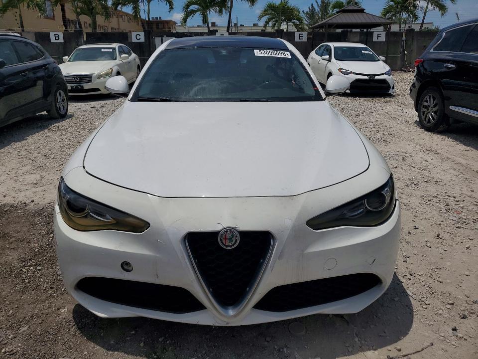 2017 Alfa Romeo Giulia მანქანა იყიდება აუქციონზე, vin: ZARFAEDN8H7550355, აუქციონის ნომერი: 53096096