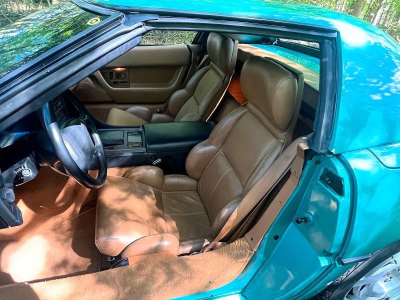 1990 Chevrolet Corvette მანქანა იყიდება აუქციონზე, vin: 1G1YY3383L5116565, აუქციონის ნომერი: 54163926