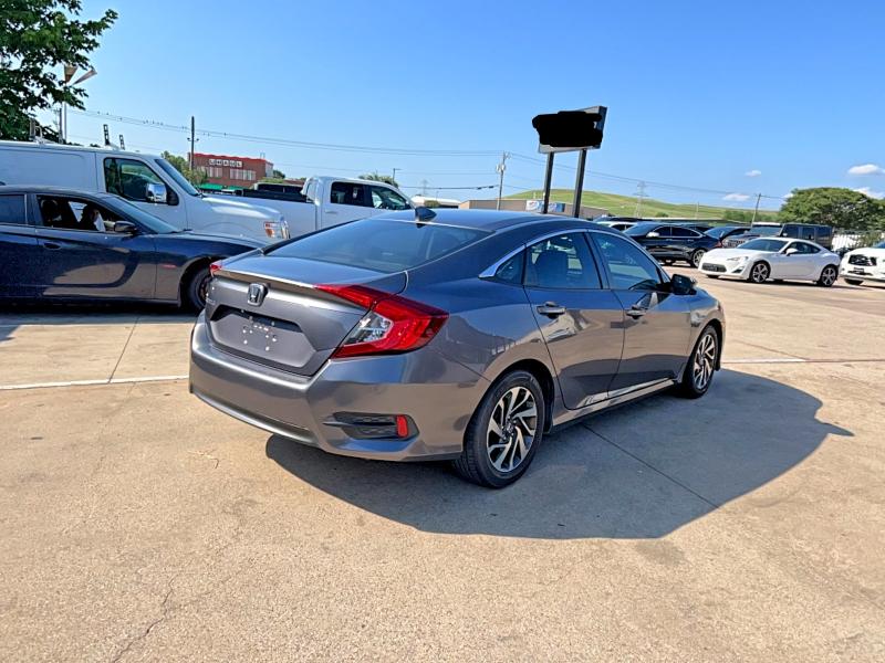 55102576 :رقم المزاد ، 19XFC2F7XJE031850 vin ، 2018 Honda Civic مزاد بيع