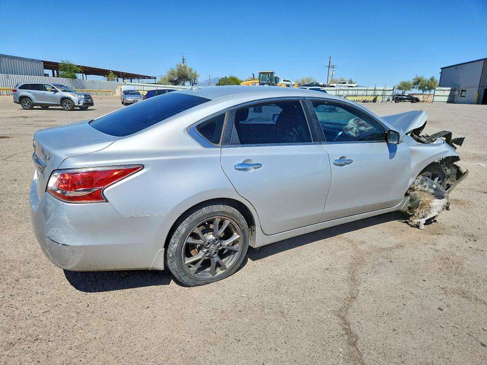2015 Nissan Altima მანქანა იყიდება აუქციონზე, vin: 1N4AL3AP9FC105917, აუქციონის ნომერი: 54859286