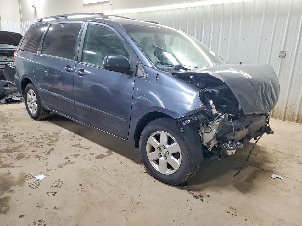 52783306 :رقم المزاد ، 5TDKK4CC5AS315018 vin ، 2010 Toyota Sienna مزاد بيع