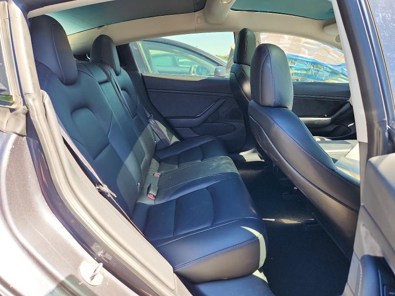53342526 :رقم المزاد ، 5YJ3E1EAXJF028137 vin ، 2018 Tesla Model 3 مزاد بيع