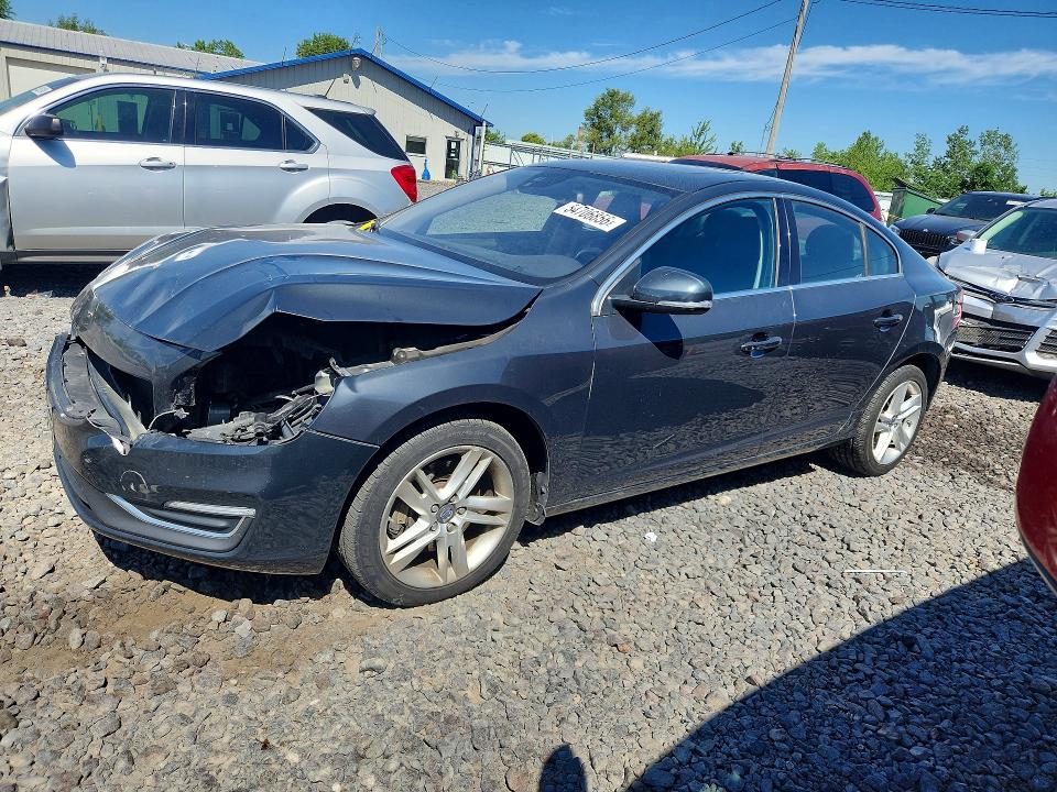 54706856 :رقم المزاد ، YV1612TB1F1309070 vin ، 2015 Volvo S60 مزاد بيع