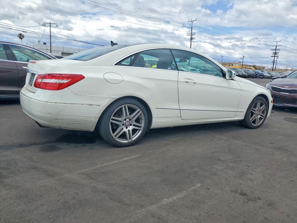 2010 Mercedes-benz E მანქანა იყიდება აუქციონზე, vin: WDDKJ5GB0AF017833, აუქციონის ნომერი: 51321846
