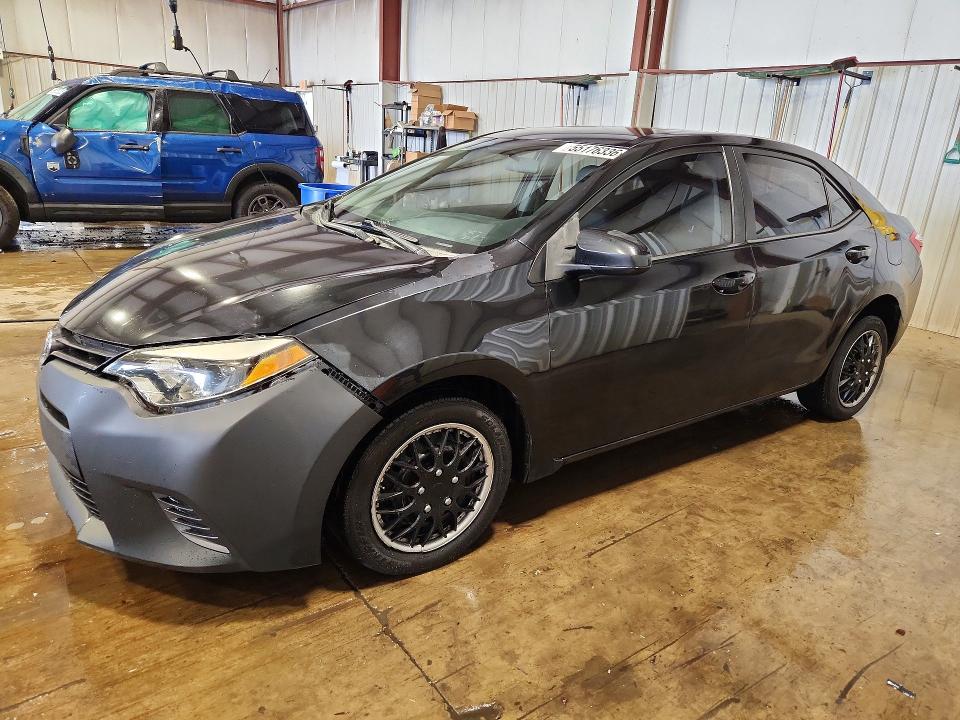 55176336 :رقم المزاد ، 5YFBURHE3FP332224 vin ، 2015 Toyota Corolla مزاد بيع