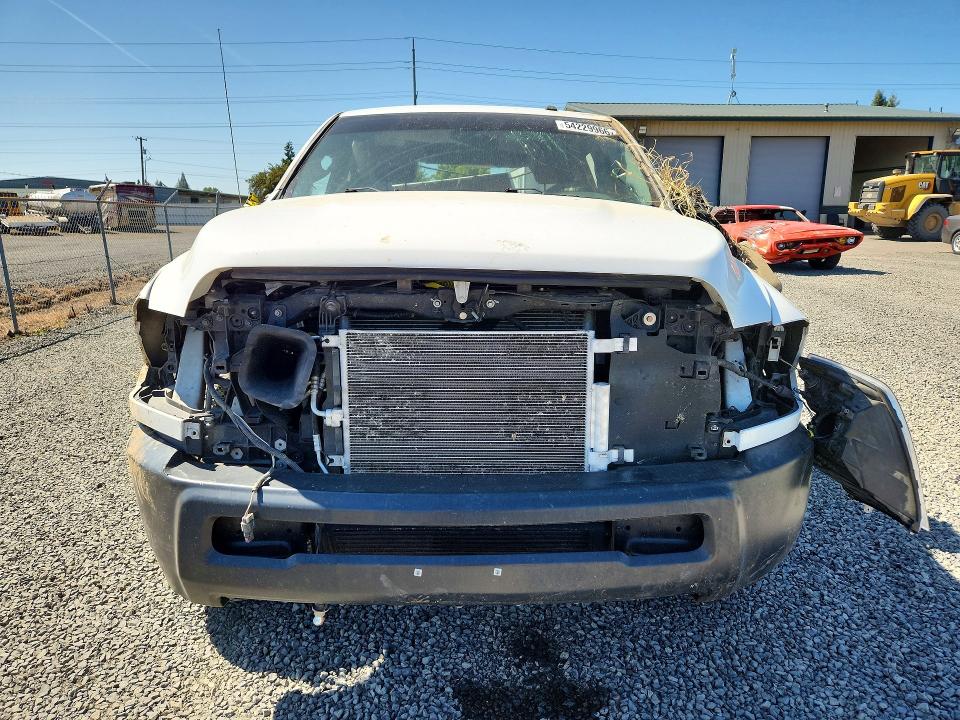 54229966 :رقم المزاد ، 3C6UR4HL0JG424392 vin ، 2018 Ram 2500 مزاد بيع