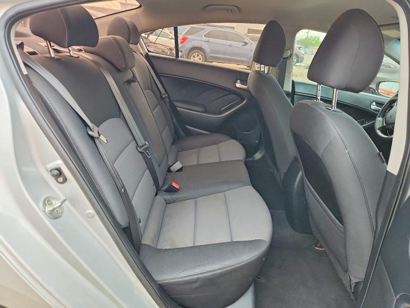 51623216 :رقم المزاد ، 3KPFL4A73JE171192 vin ، 2018 Kia Forte مزاد بيع