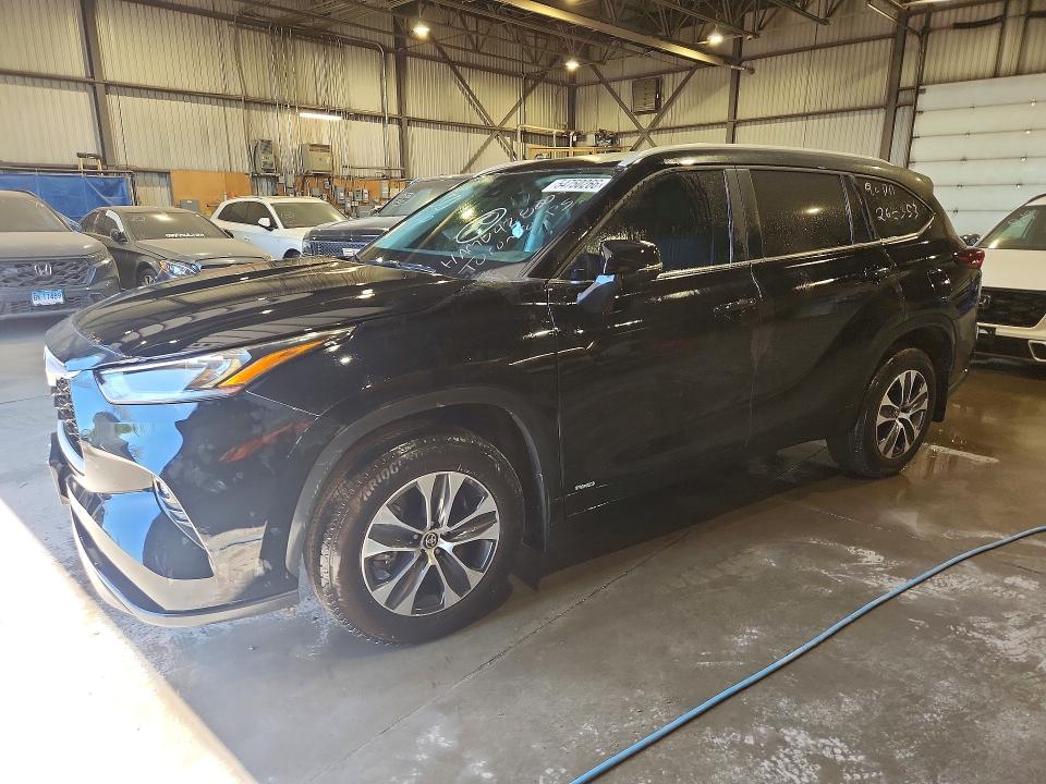 Продажа на аукционе авто 2025 Toyota Highlander, vin: 5TDKBRCHXSS677274, номер лота: 54750266