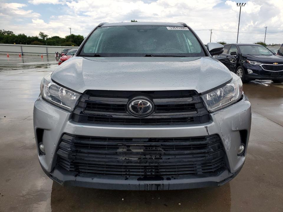 2018 Toyota Highlander მანქანა იყიდება აუქციონზე, vin: 5TDJZRFH1JS895749, აუქციონის ნომერი: 53845306