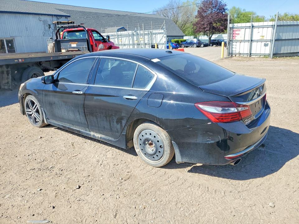 52036586 :رقم المزاد ، 1HGCR3F91HA005032 vin ، 2017 Honda Accord مزاد بيع