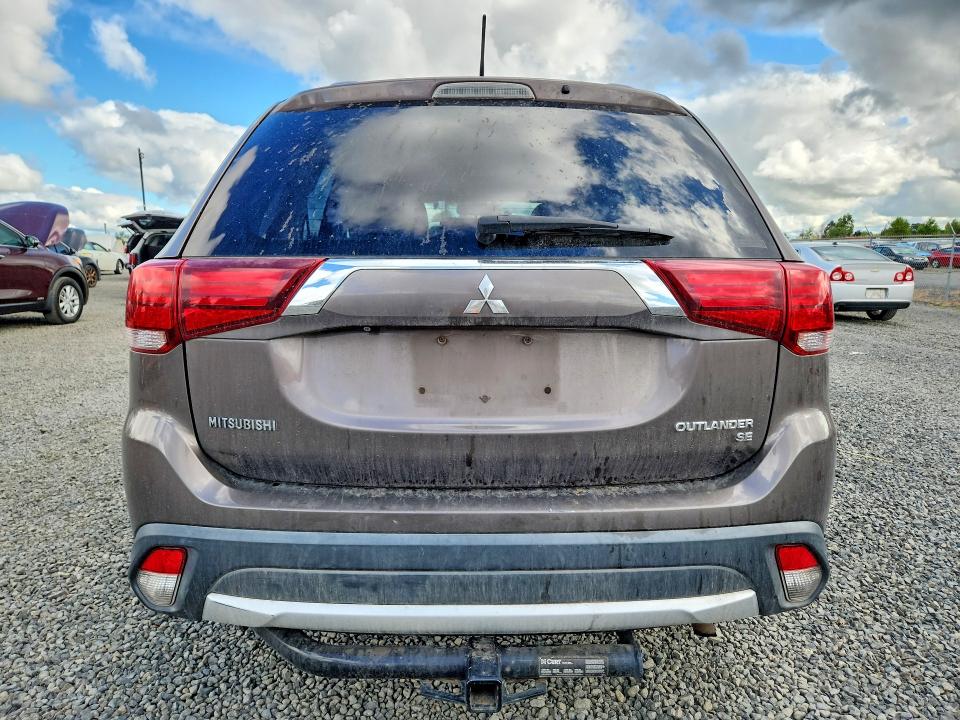 2016 Mitsubishi Outlander მანქანა იყიდება აუქციონზე, vin: JA4AZ3A31GZ011027, აუქციონის ნომერი: 54448256
