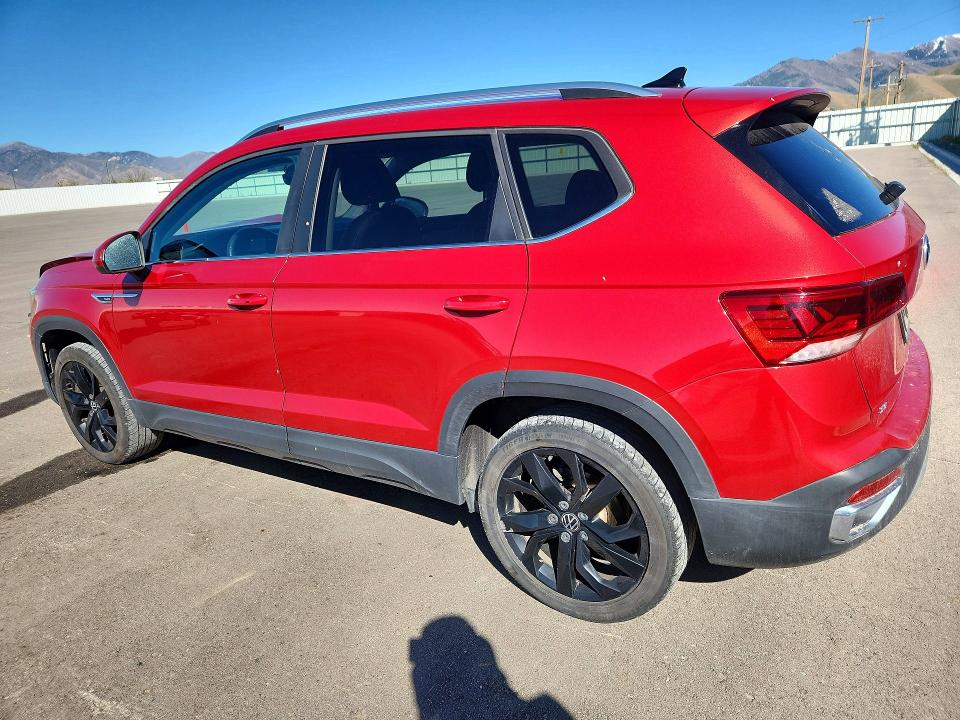 52552216 :رقم المزاد ، 3VVLX7B21NM097943 vin ، 2022 Volkswagen Taos مزاد بيع