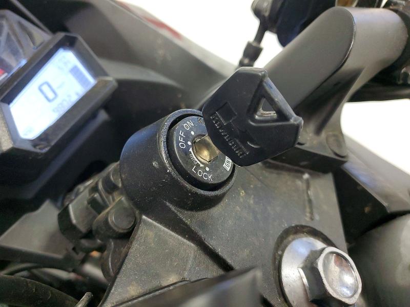 52393176 :رقم المزاد ، JKAEX8A18FDA22429 vin ، 2015 Kawasaki Ex300 مزاد بيع