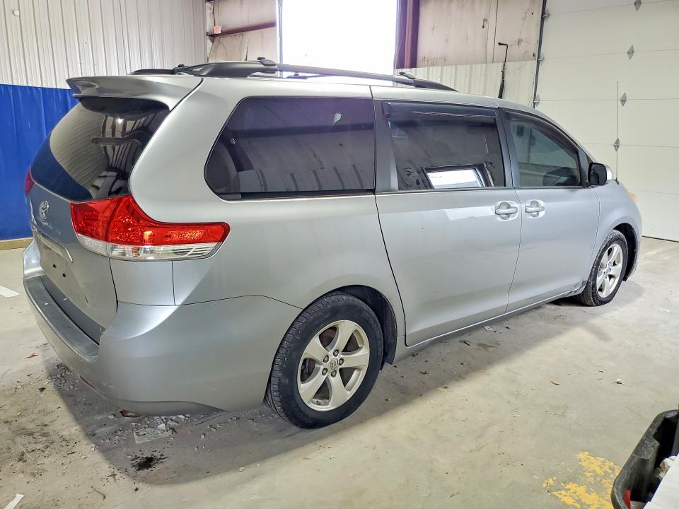 Продажа на аукционе авто 2013 Toyota Sienna, vin: 5TDKK3DC5DS333239, номер лота: 52450846