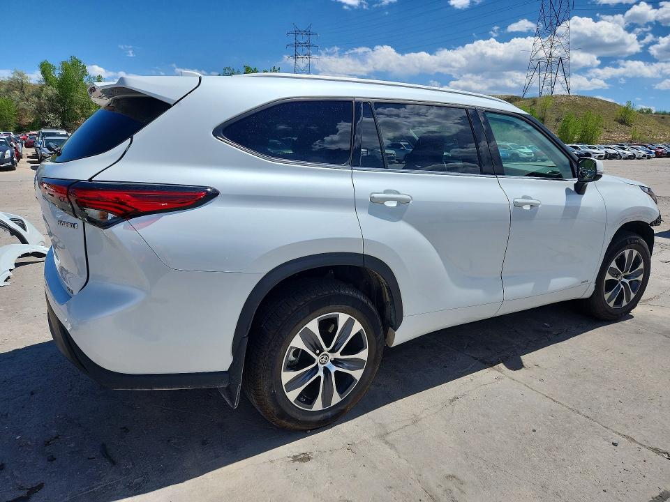 53620666 :رقم المزاد ، 5TDHBRCH0NS554761 vin ، 2022 Toyota Highlander Hybrid مزاد بيع