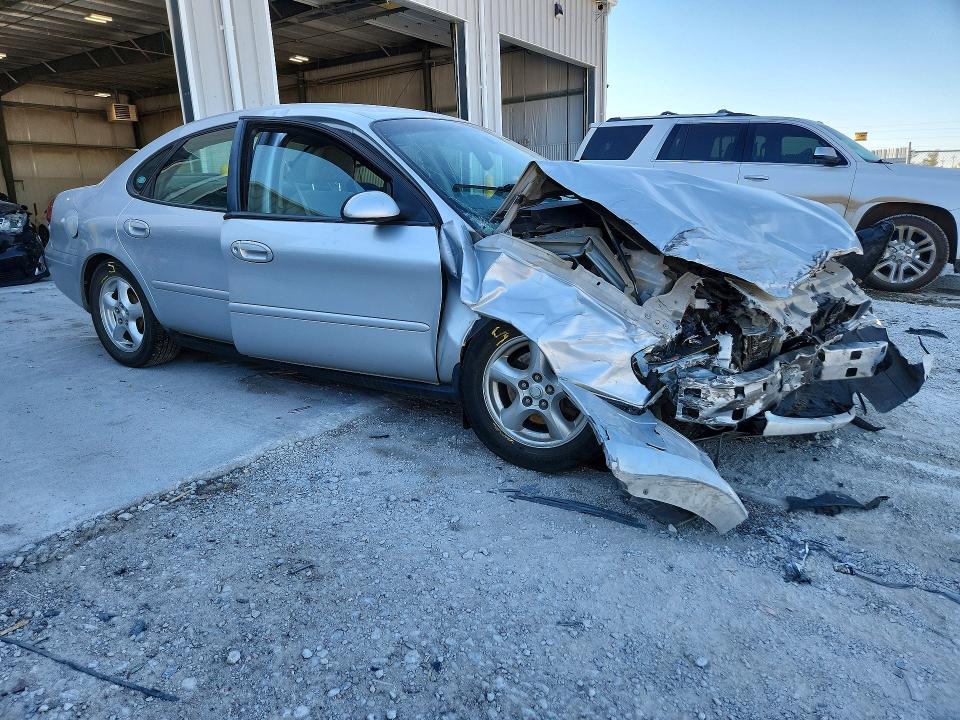 2002 Ford Taurus მანქანა იყიდება აუქციონზე, vin: 1FAFP55U92G136478, აუქციონის ნომერი: 52250106
