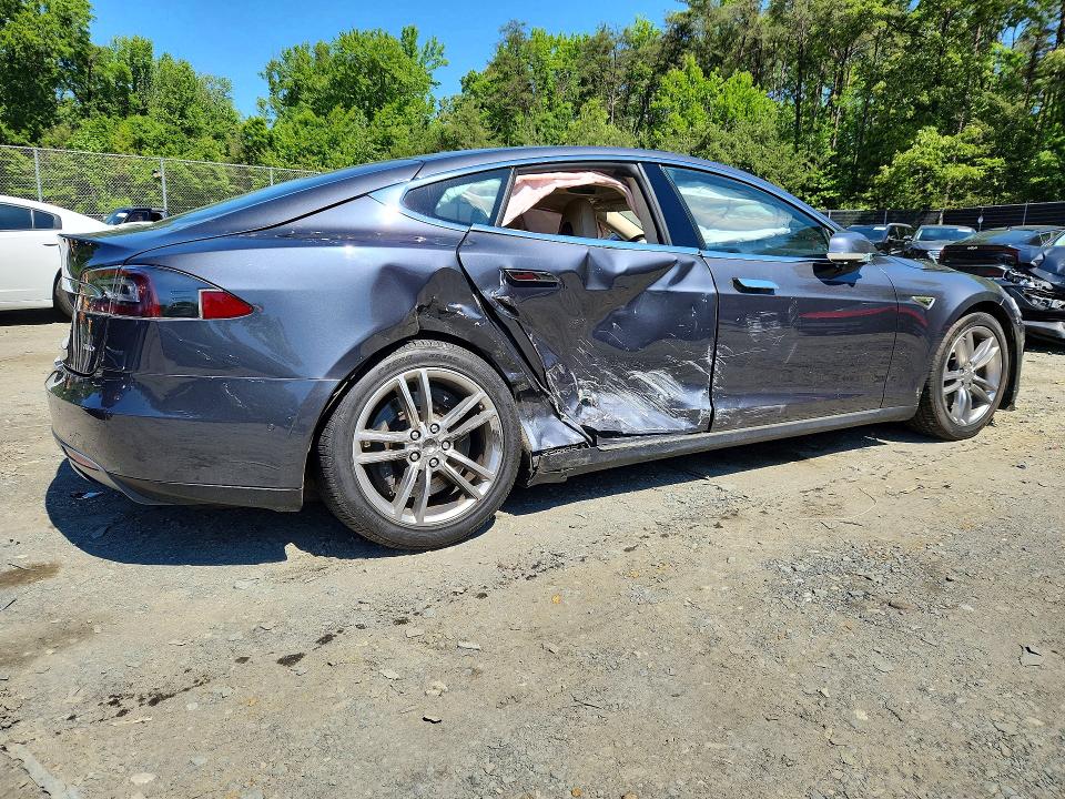 2015 Tesla Model S მანქანა იყიდება აუქციონზე, vin: 5YJSA1S24FF094873, აუქციონის ნომერი: 52649626