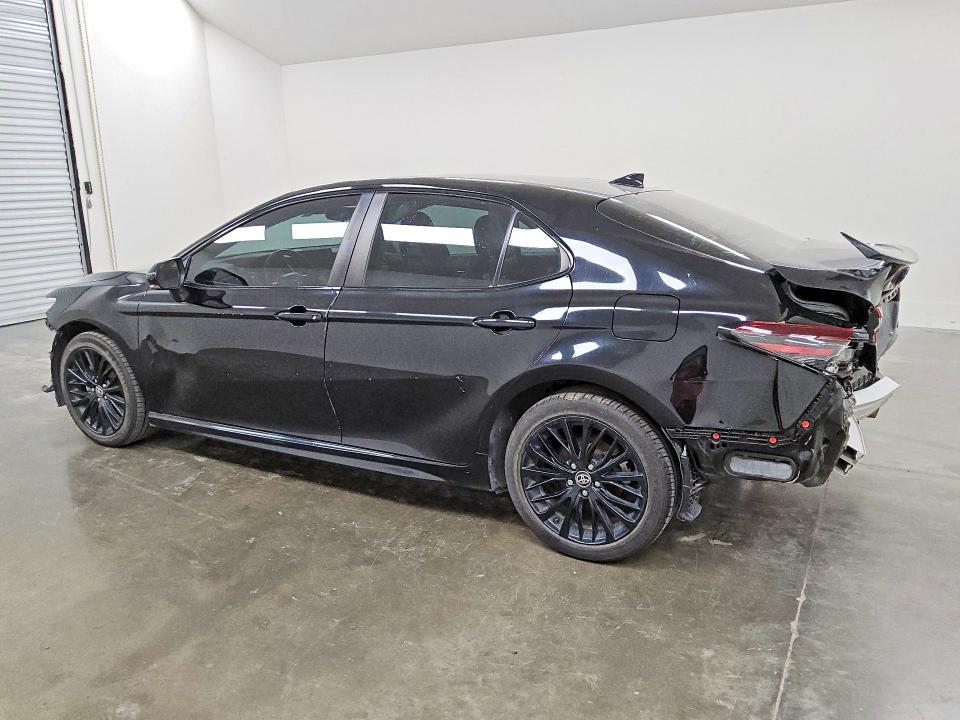 51633996 :رقم المزاد ، 4T1G11AK0NU043301 vin ، 2022 Toyota Camry مزاد بيع