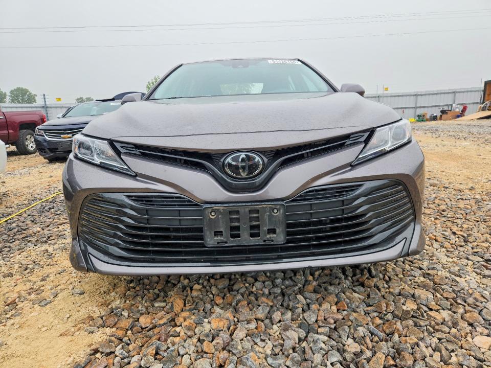 2020 Toyota Camry მანქანა იყიდება აუქციონზე, vin: 4T1C11AK3LU977142, აუქციონის ნომერი: 54426156