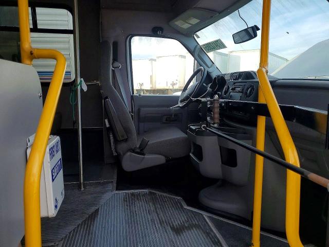 54928356 :رقم المزاد ، 1FDFE4FS9FDA02872 vin ، 2015 Ford Econoline مزاد بيع