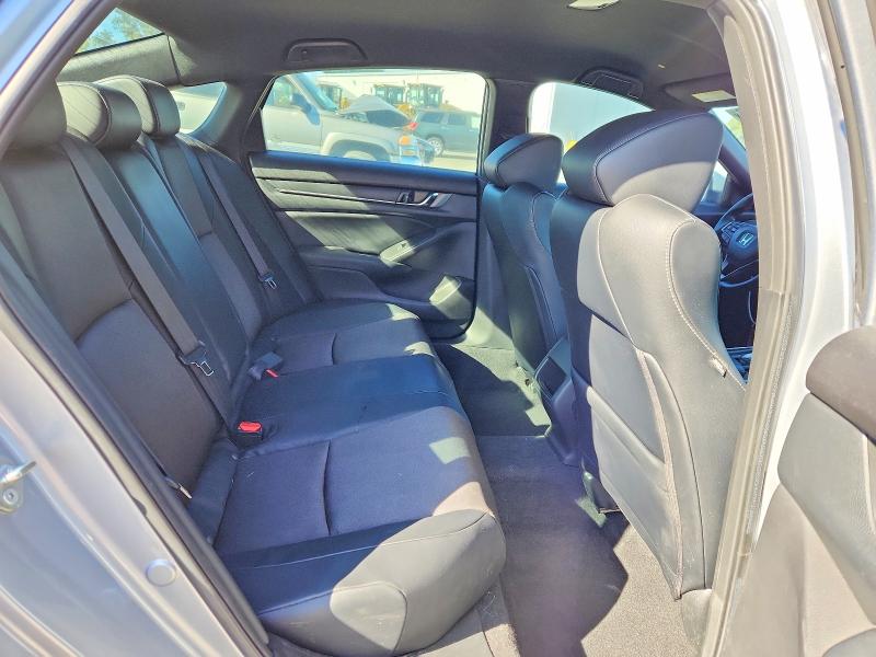 53943256 :رقم المزاد ، 1HGCV1F34JA244981 vin ، 2018 Honda Accord مزاد بيع