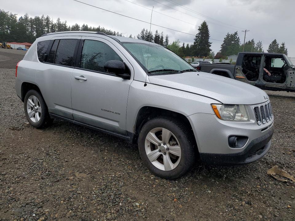 2011 Jeep Compass მანქანა იყიდება აუქციონზე, vin: 1J4NT1FA4BD215762, აუქციონის ნომერი: 53242036