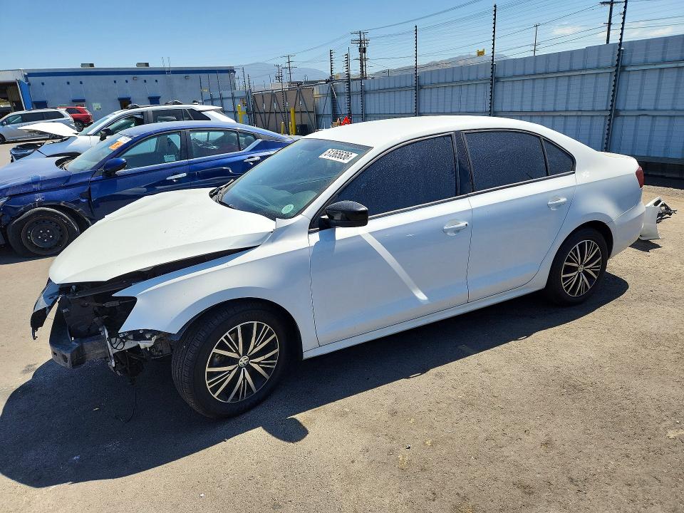 51365636 :رقم المزاد ، 3VWDB7AJ6JM204776 vin ، 2018 Volkswagen Jetta مزاد بيع