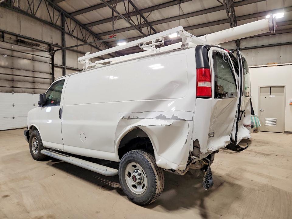 52328006 :رقم المزاد ، 1GTW7FCF8F1267365 vin ، 2015 Gmc Savana مزاد بيع