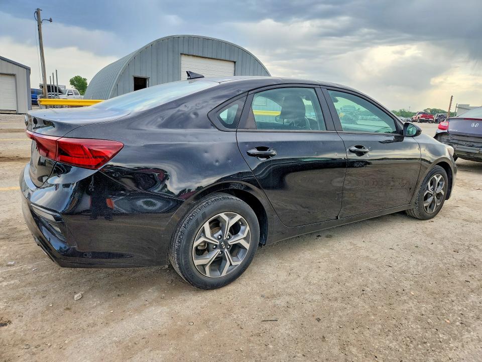 52604716 :رقم المزاد ، 3KPF24AD0ME290959 vin ، 2021 Kia Forte مزاد بيع