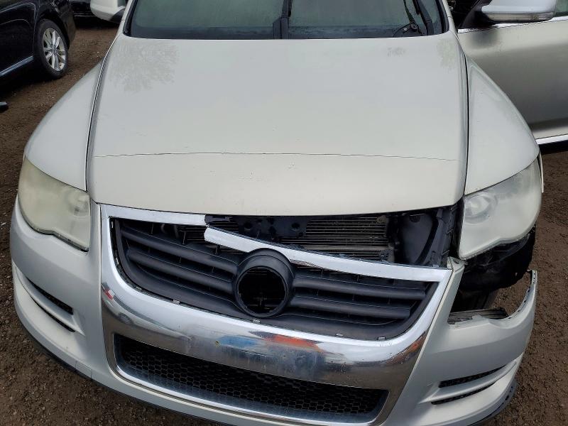 2010 Volkswagen Touareg მანქანა იყიდება აუქციონზე, vin: WVGFK6A96AD002782, აუქციონის ნომერი: 53200036
