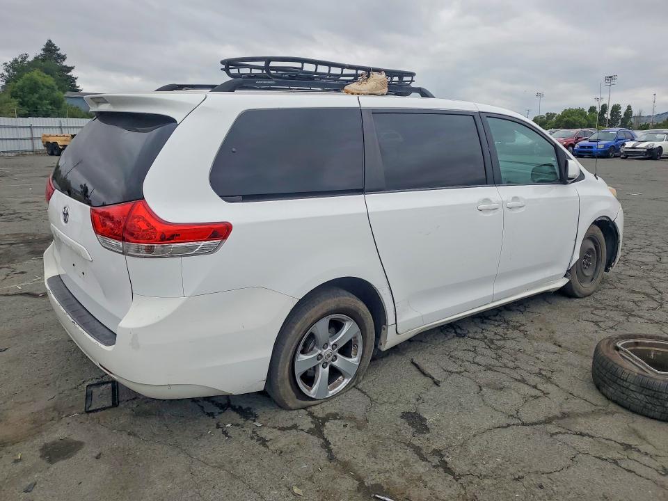 52786096 :رقم المزاد ، 5TDKA3DC2CS015385 vin ، 2012 Toyota Sienna مزاد بيع