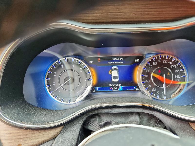 52459496 :رقم المزاد ، 1C3CCCCB9FN528168 vin ، 2015 Chrysler 200 مزاد بيع