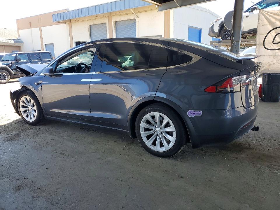 54188636 :رقم المزاد ، 5YJXCAE22JF139572 vin ، 2018 Tesla Model X مزاد بيع