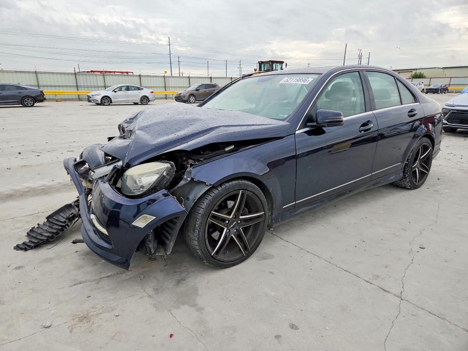 Продаж на аукціоні авто 2011 Mercedes-benz C, vin: WDDGF8BB7BR172881, номер лоту: 52119896