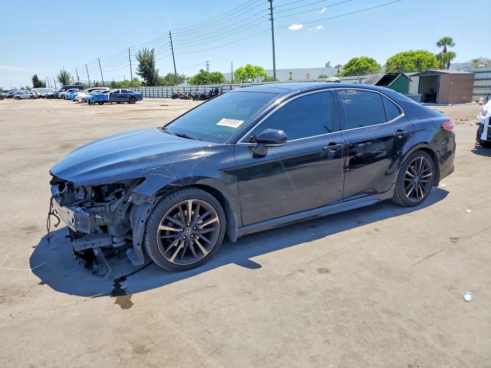 53955866 :رقم المزاد ، 4T1BZ1HK2JU021108 vin ، 2018 Toyota Camry مزاد بيع