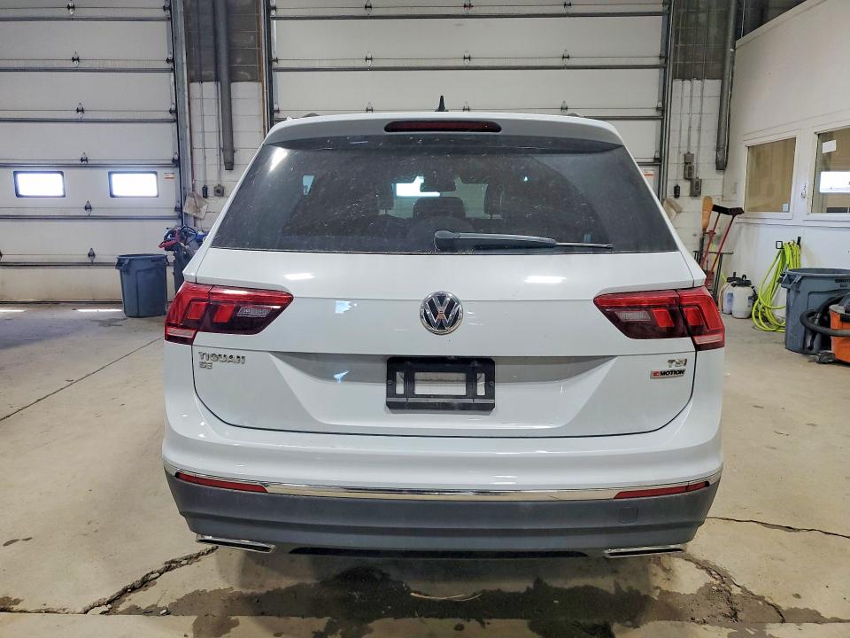 Продажа на аукционе авто 2018 Volkswagen Tiguan, vin: 3VV2B7AX6JM100224, номер лота: 53264536