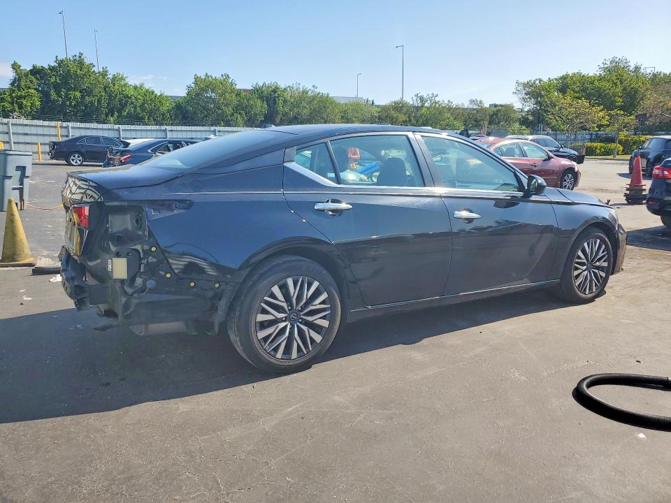 51454776 :رقم المزاد ، 1N4BL4DV5PN371350 vin ، 2023 Nissan Altima مزاد بيع