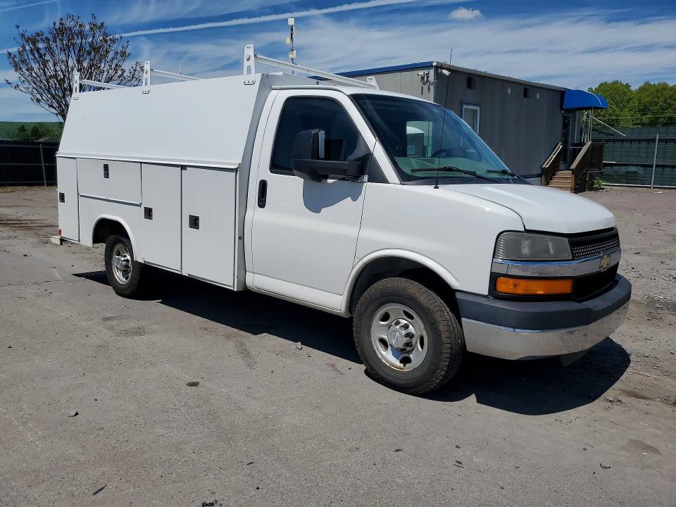 55033866 :رقم المزاد ، 1GB0G2CG9F1250215 vin ، 2015 Chevrolet Express G3500 مزاد بيع