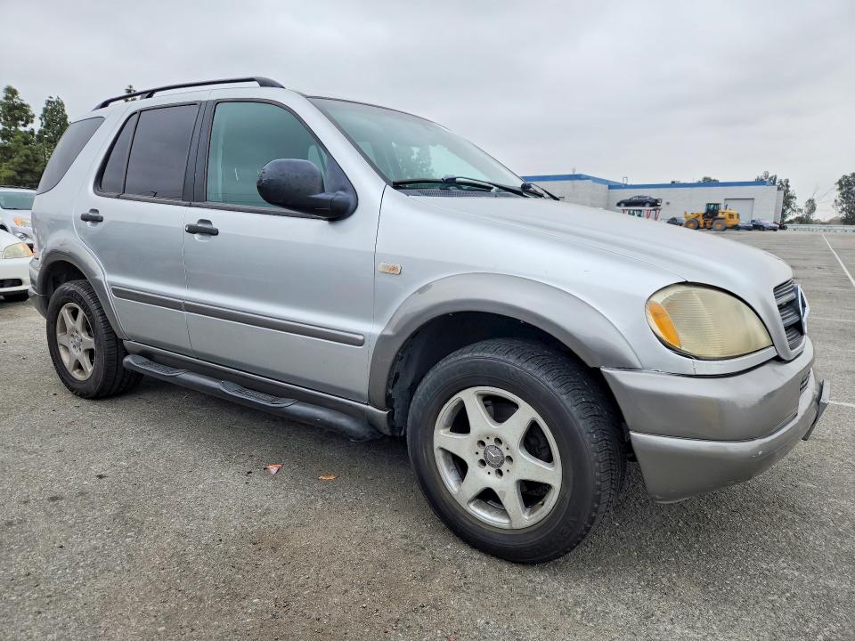 53825776 :رقم المزاد ، 4JGAB54E0XA138381 vin ، 1999 Mercedes-benz Ml مزاد بيع