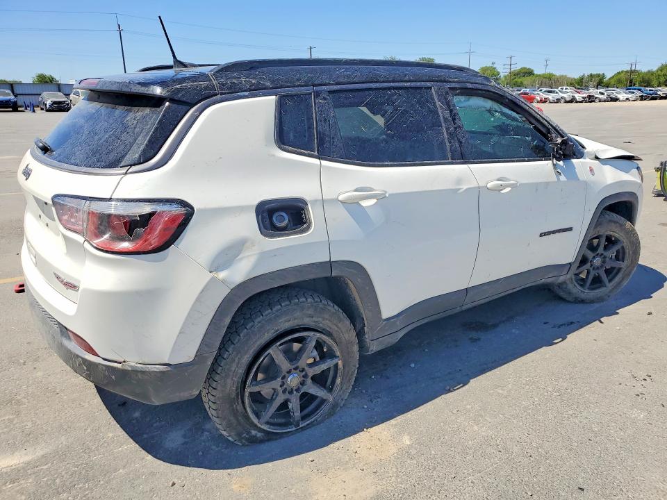 54282366 :رقم المزاد ، 3C4NJDDB5JT232071 vin ، 2018 Jeep Compass مزاد بيع