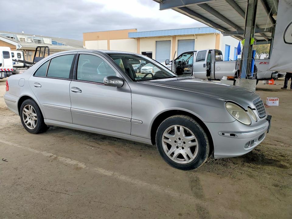 2006 Mercedes-benz E მანქანა იყიდება აუქციონზე, vin: WDBUF56JX6A814185, აუქციონის ნომერი: 52416486
