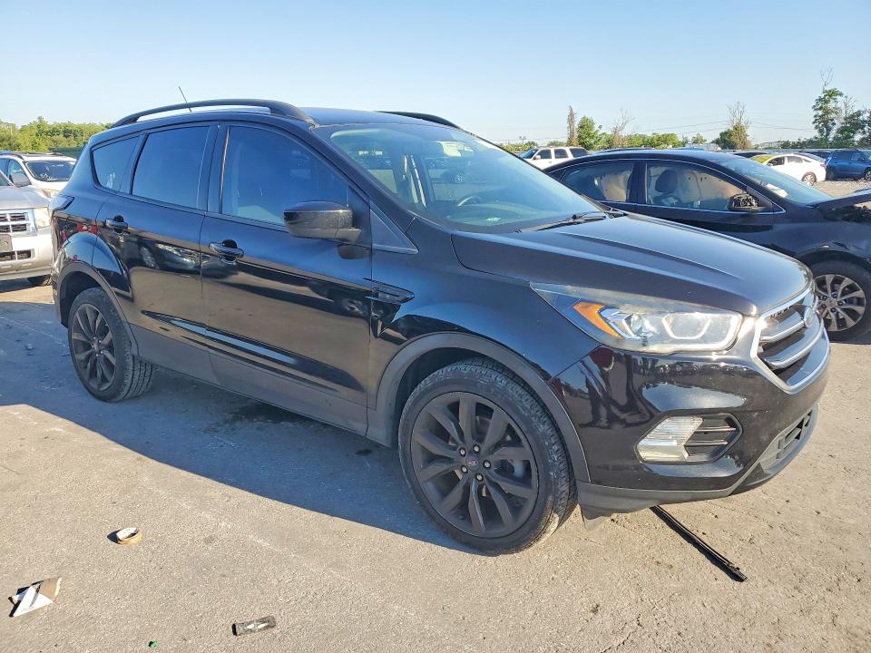 Продажа на аукционе авто 2018 Ford Escape, vin: 1FMCU0GD1JUD15213, номер лота: 51060976